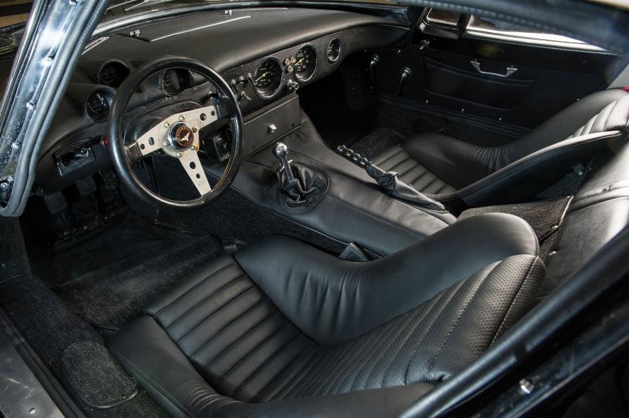 Интерьер Bizzarrini 5300 GT Strada 1966 года  (фото 4 из 18)